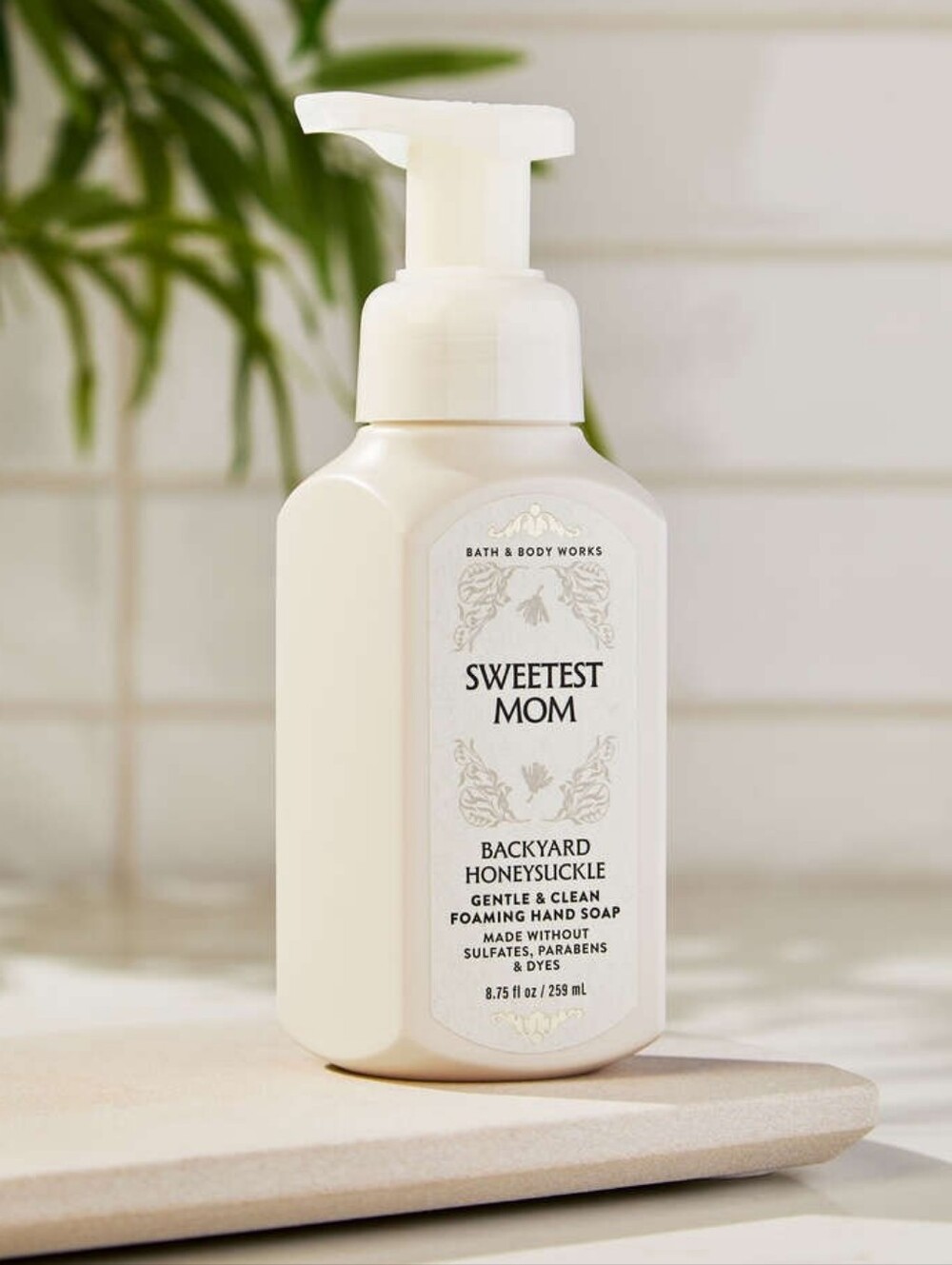 Bath & Body Works Backyard Honeysuckle Foaming Hand Soap - Picture 2 of 4